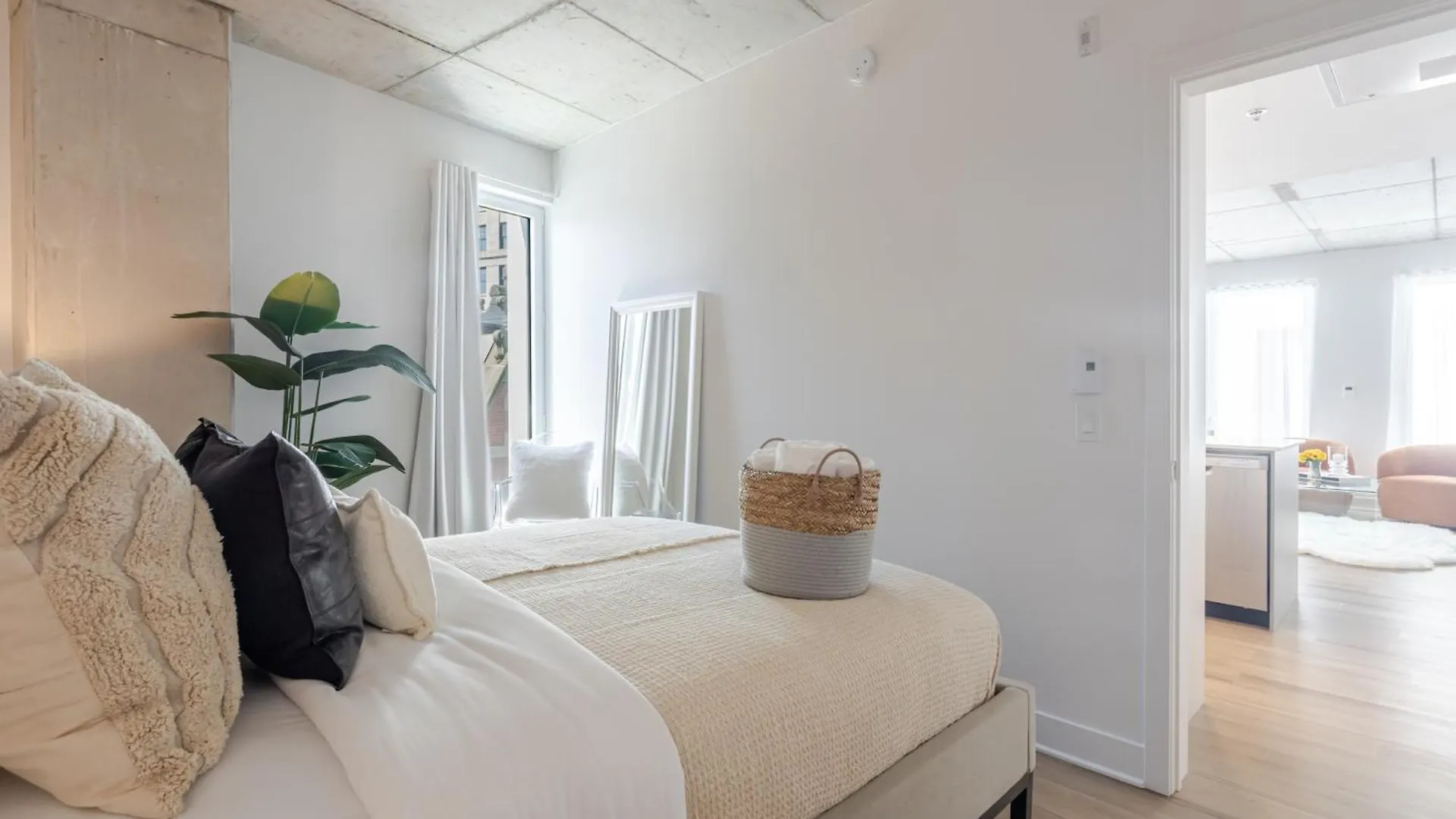 Stunning 2 Bedroom Condo In Mtl Old Port مونتريال شقة