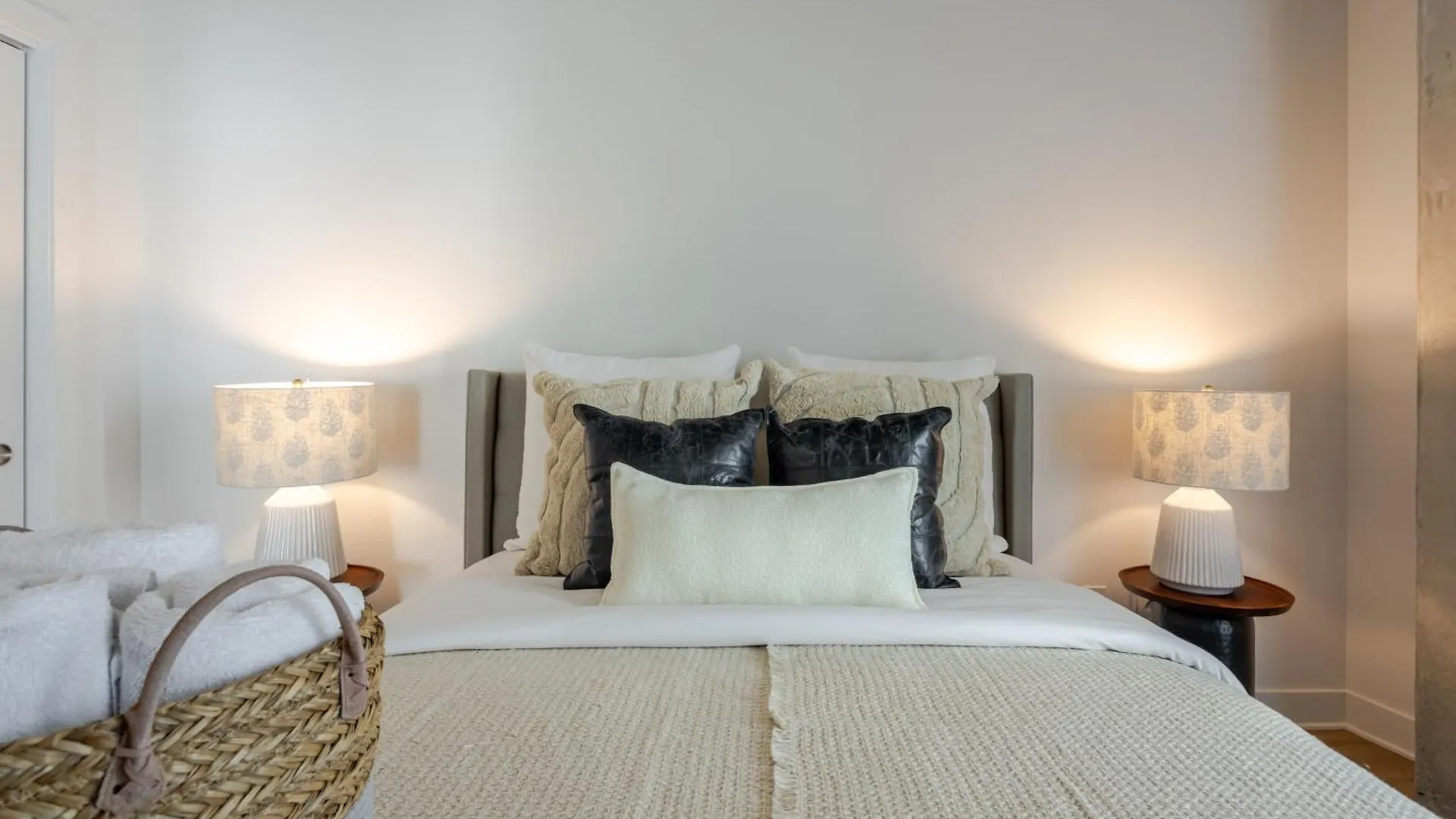 Stunning 2 Bedroom Condo In Mtl Old Port Montréal